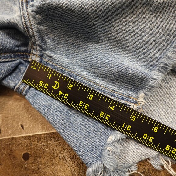 Lucky Brand Boyfriend Denim Shorts Women’s 6/28 Light Wash 5” Distressed Raw Hem - Picture 5 of 12